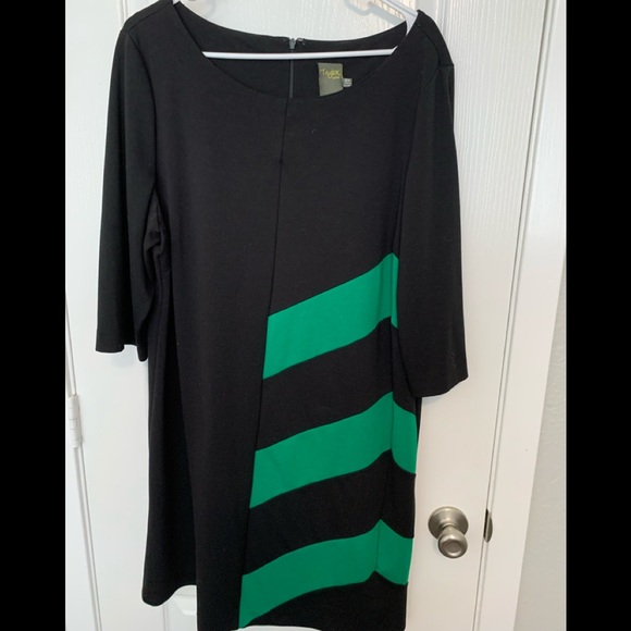 Taylor Dresses & Skirts - Black with green dress
